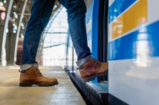 Уряд дозволив виїзд за кордон чоловікам віком від 18 до 22 років