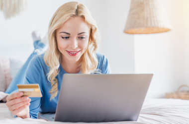 Чи отримуєте Ви щорічну премію в розмірі посадового окладу?