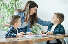 Уряд більше не впливає на розмір зарплат вихователів дитсадків