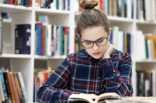 МОН оштрафує видавництва за невчасну доставку підручників