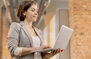 Учителі прифронтових регіонів отримуватимуть додаткові доплати