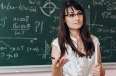 Підвищення зарплат вчителів до трьох мінімальних не відбудеться, – нардеп Железняк