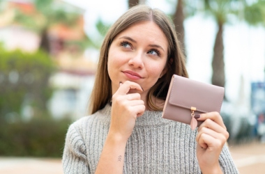 Чи здатна держава забезпечити «три мінімальні» зарплати вчителям?