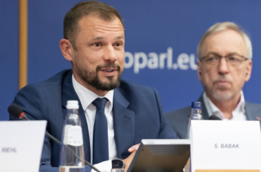 Депутати вже не наполягають на контрактах і збільшенні навантаження вчителів 