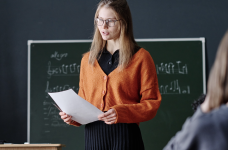 Учителі, які навчають за кордоном, зможуть зараховувати стаж