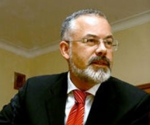 Табачник скасував свій наказ про платні послуги та наказав розробити новий