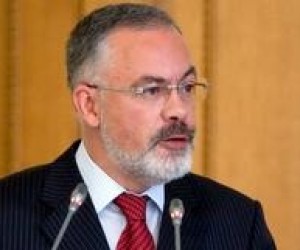 Донецька міськрада просить захистити міністра освіти Табачника