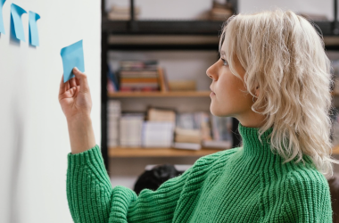 МОН планує комунікувати з освітянами щодо нової моделі оплати праці