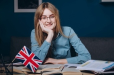 Вивчення англійської в Україні у 2026: з репетитором чи самостійно?