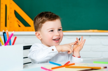 Приватна школа в Києві: порівняння традиційної та Монтессорі-освіти