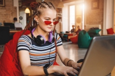 Як підлітки вчать одне одного безпечно користуватись інтернетом