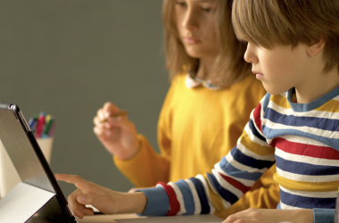 Майже у половині шкіл учні працюють на застарілих комп’ютерах