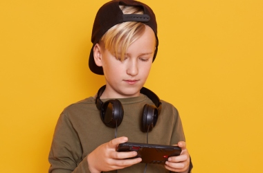 Чим зацікавити дитину без TikTok та YouTube: реальні альтернативи у 2026 році