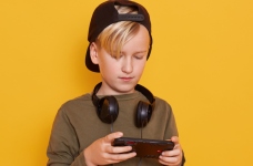 Чим зацікавити дитину без TikTok та YouTube: реальні альтернативи у 2026 році