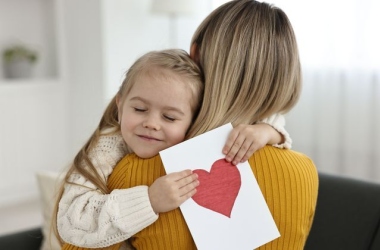 Листівки для мами власноруч: ідеї до Дня матері